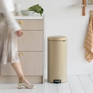 פח פדל 30 ליטר NewIcon - זהוב מינרלי Brabantia