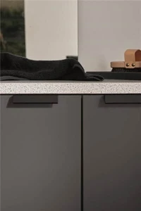ידית רוכבת Bench שחור מט מוברש - 200 מ"מ Furnipart