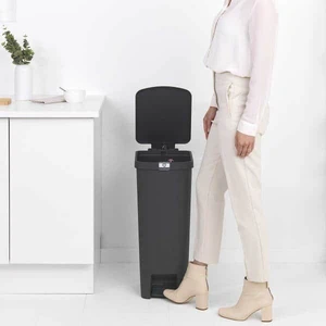 פח הפרדה StepUp פדל 40 ליטר - אפור כהה Brabantia