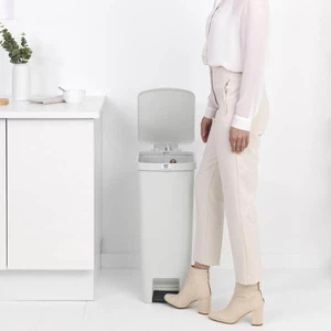 פח הפרדה StepUp פדל 40 ליטר - אפור בהיר Brabantia