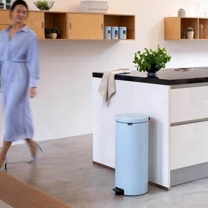 פח פדל 30 ליטר NewIcon - תכלת חלומי Brabantia