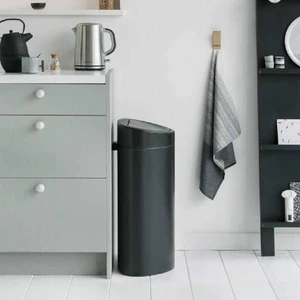 פח טאץ אובלי 40 ליטר - שחור מט Brabantia