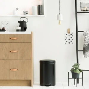 פח פדל 20 ליטר NewIcon - שחור מט Brabantia